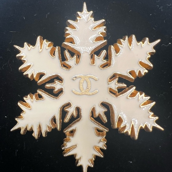 Chanel Snowflake Charm - Picture 2 of 7
